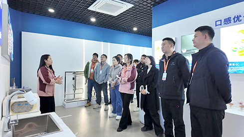 2Õ¹ÌüÂÃÐÐ.jpg 2Õ¹ÌüÂÃÐÐ.jpg